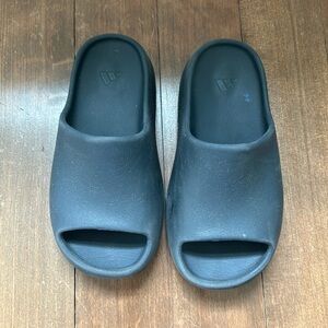 Yeezy Slides (kids size 3) authentic/used condition
